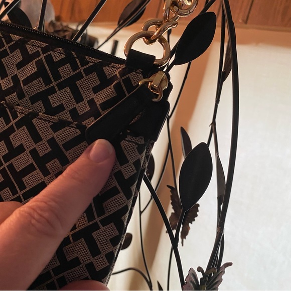 Tommy Hilfiger Signature Logo Crossbody Purse O/S - Picture 3 of 5